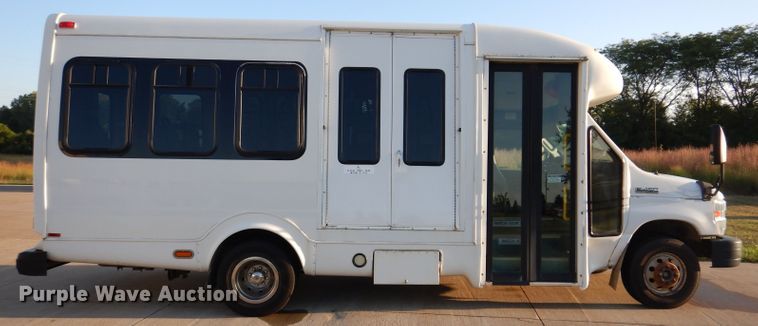 image for item IN9907 2010 Ford E450  shuttle bus