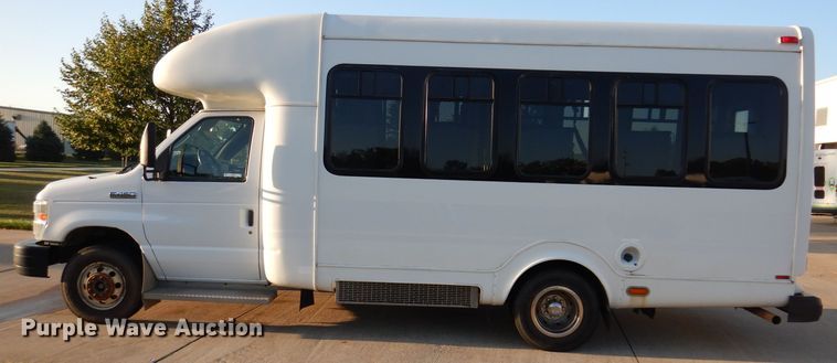 image for item IN9907 2010 Ford E450  shuttle bus
