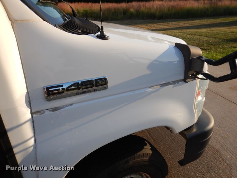 image for item IN9907 2010 Ford E450  shuttle bus