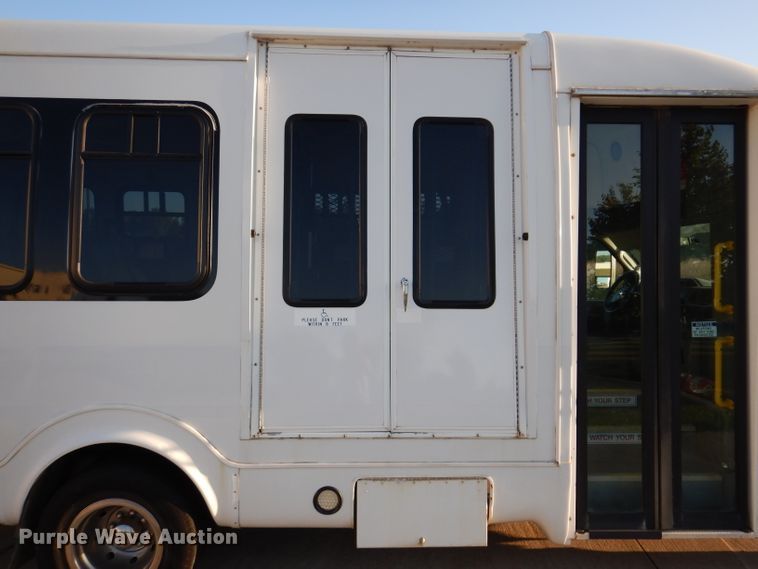 image for item IN9907 2010 Ford E450  shuttle bus