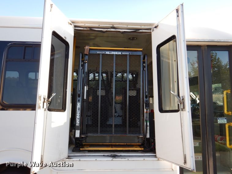 image for item IN9907 2010 Ford E450  shuttle bus