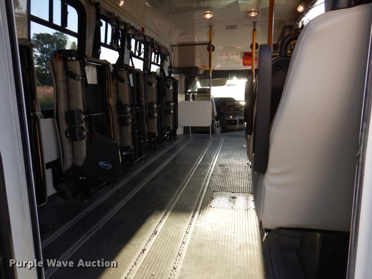 image for item IN9907 2010 Ford E450  shuttle bus