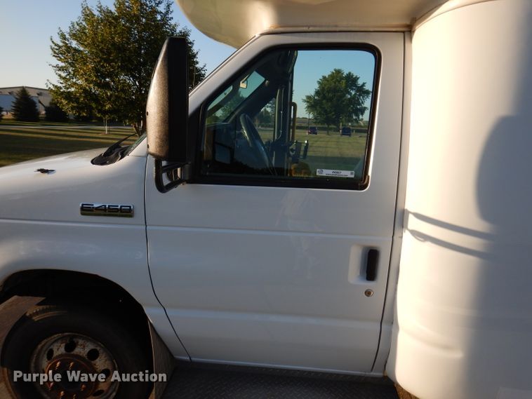image for item IN9907 2010 Ford E450  shuttle bus