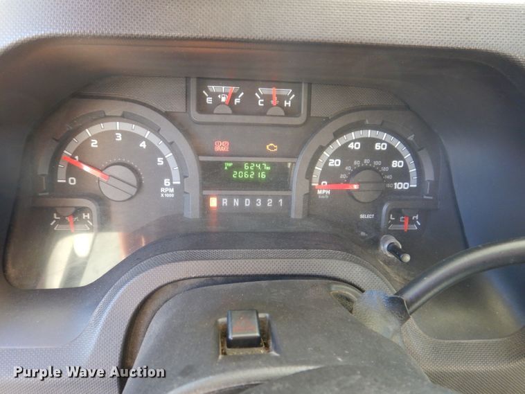 image for item IN9907 2010 Ford E450  shuttle bus