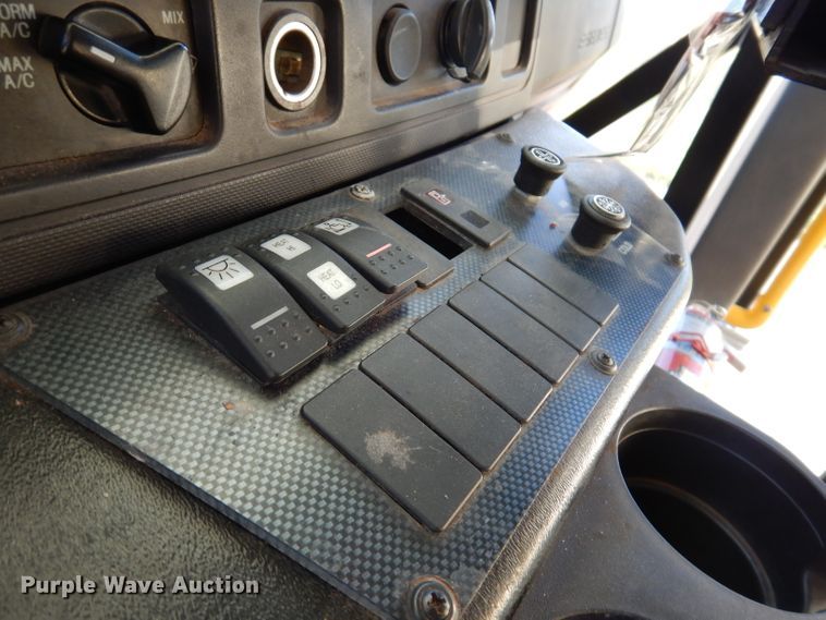 image for item IN9907 2010 Ford E450  shuttle bus