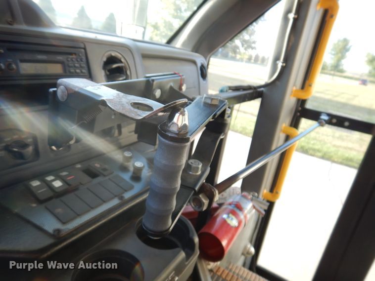 image for item IN9907 2010 Ford E450  shuttle bus