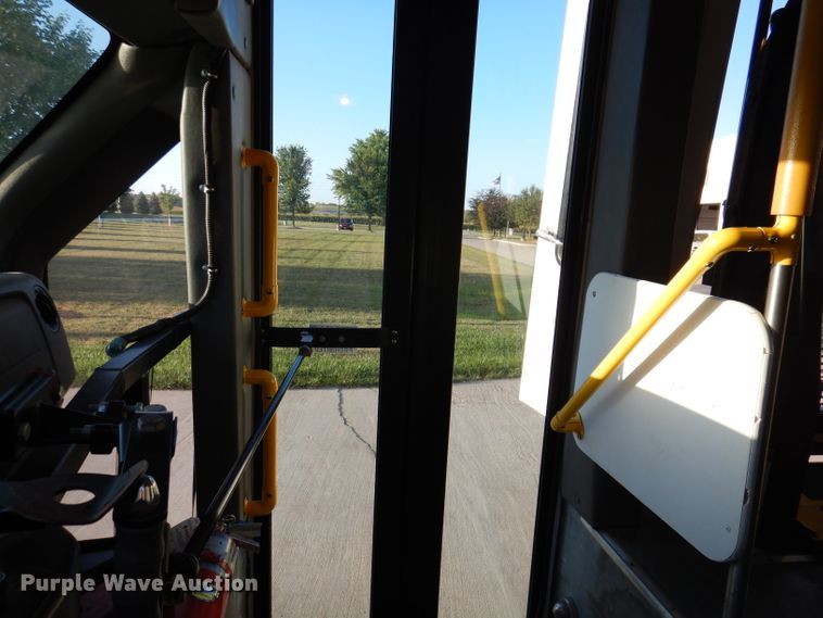 image for item IN9907 2010 Ford E450  shuttle bus