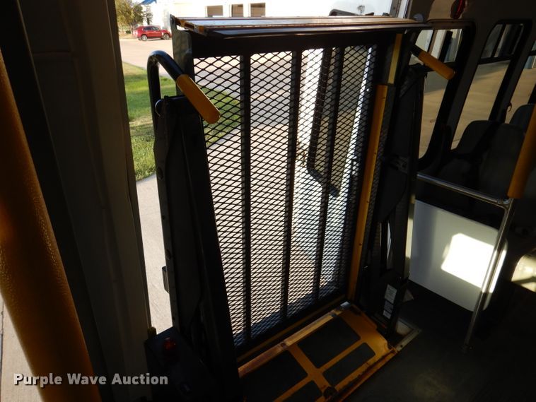 image for item IN9907 2010 Ford E450  shuttle bus