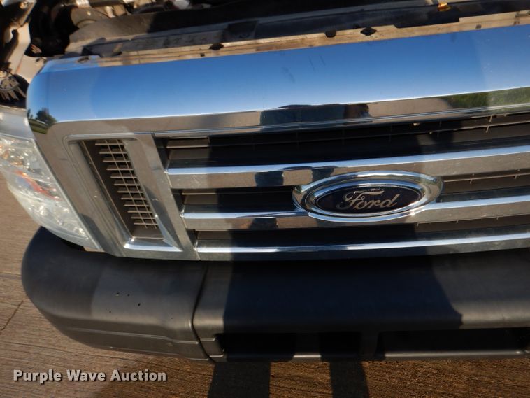 image for item IN9907 2010 Ford E450  shuttle bus