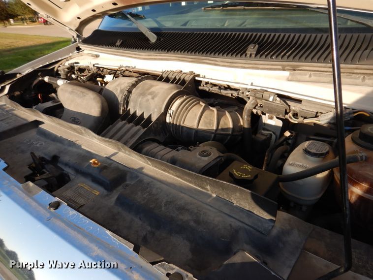 image for item IN9907 2010 Ford E450  shuttle bus