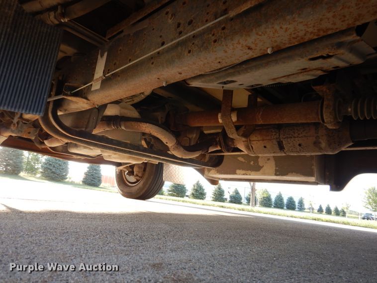 image for item IN9907 2010 Ford E450  shuttle bus