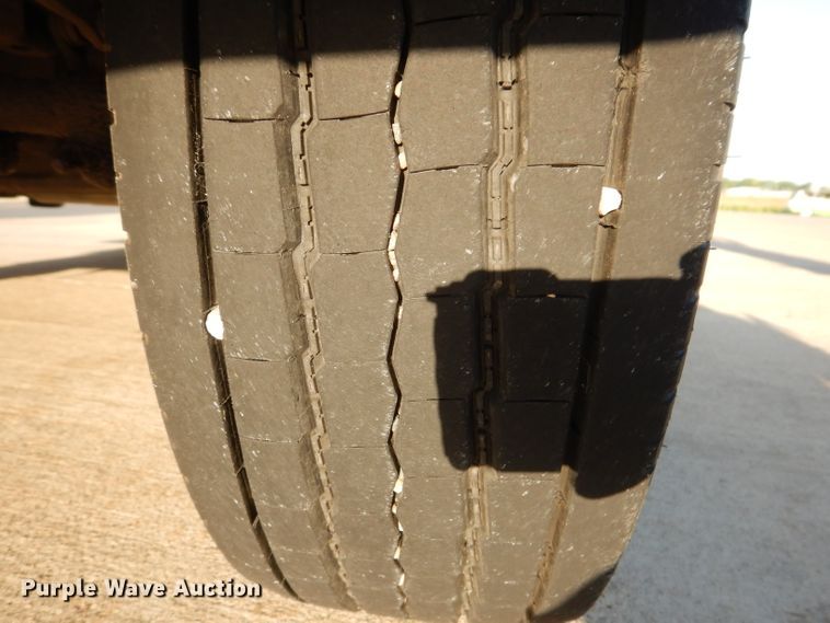 image for item IN9907 2010 Ford E450  shuttle bus