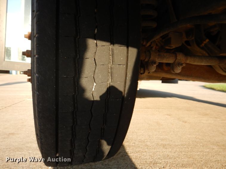 image for item IN9907 2010 Ford E450  shuttle bus