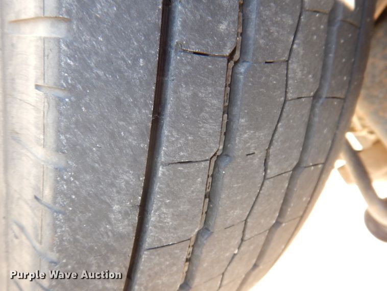 image for item IN9907 2010 Ford E450  shuttle bus