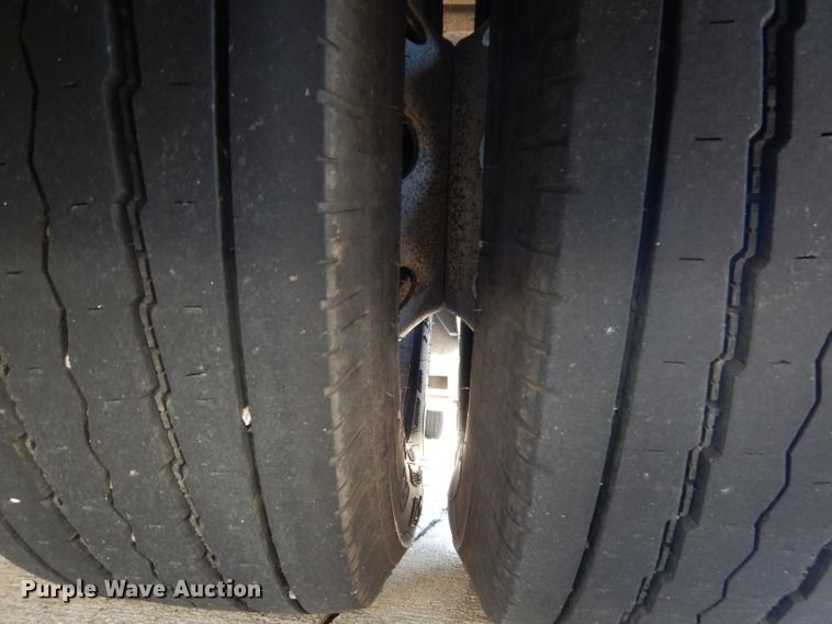 image for item IN9907 2010 Ford E450  shuttle bus