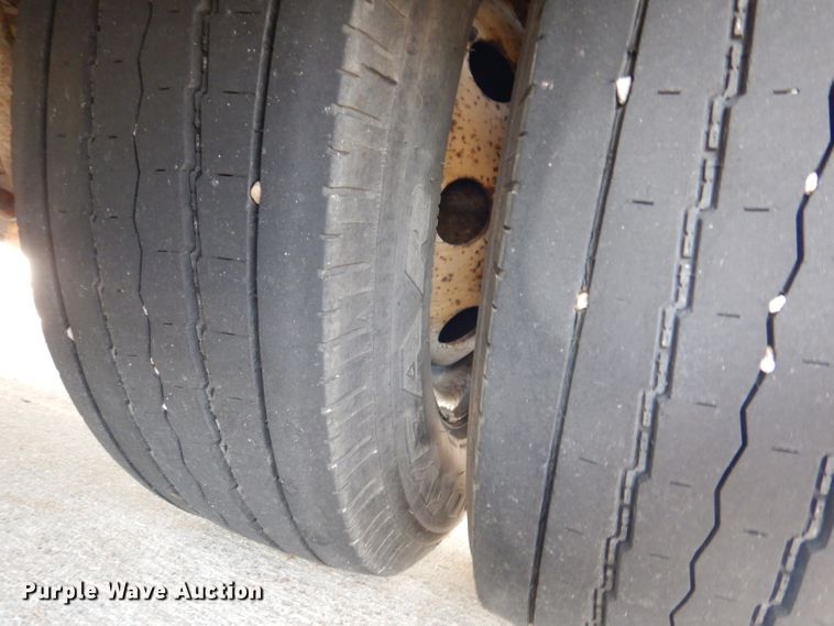 image for item IN9907 2010 Ford E450  shuttle bus