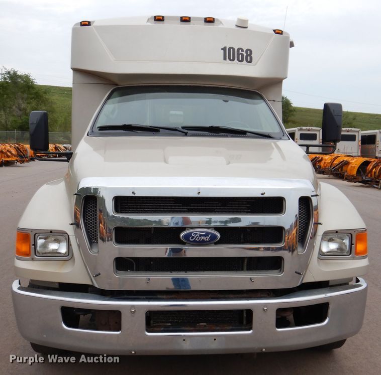 image for item IN9927 2010 Ford F650  shuttle bus