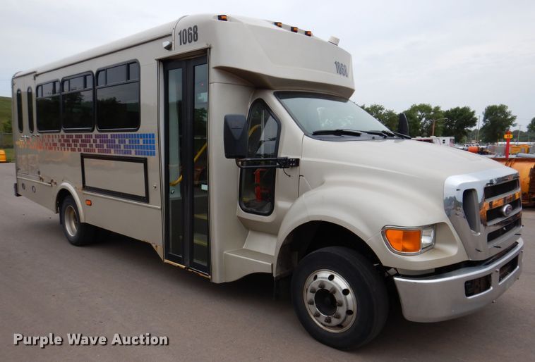 image for item IN9927 2010 Ford F650  shuttle bus
