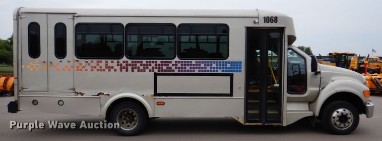 image for item IN9927 2010 Ford F650  shuttle bus