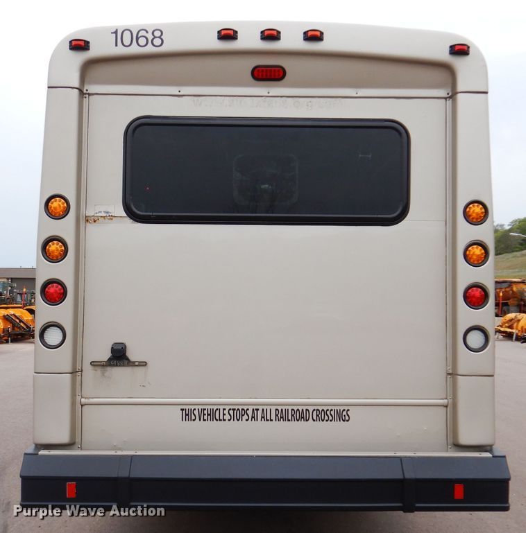 image for item IN9927 2010 Ford F650  shuttle bus