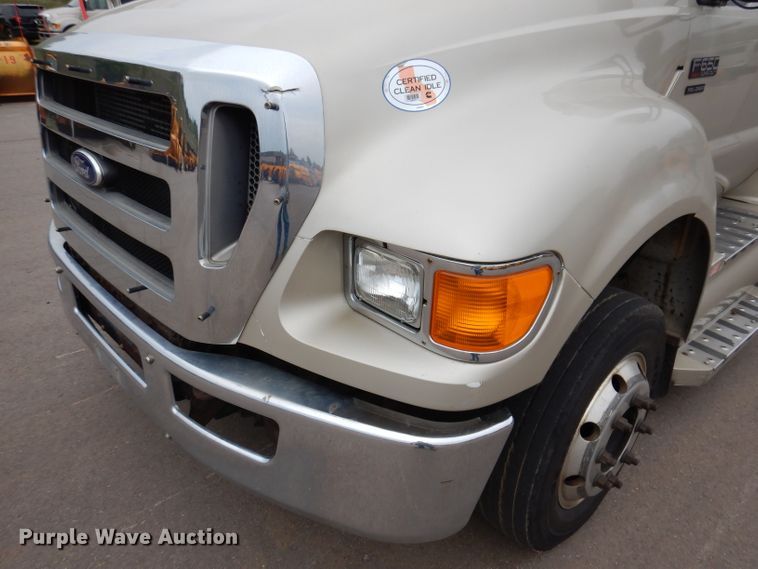 image for item IN9927 2010 Ford F650  shuttle bus