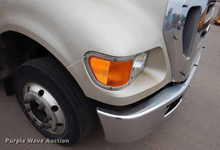 image for item IN9927 2010 Ford F650  shuttle bus