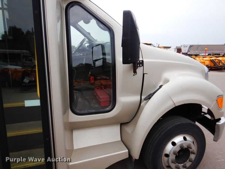 image for item IN9927 2010 Ford F650  shuttle bus