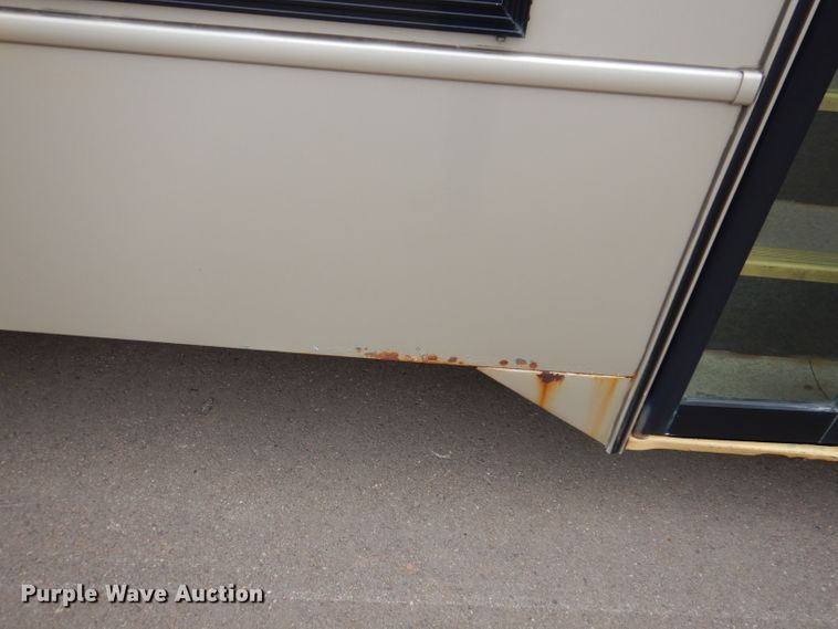 image for item IN9927 2010 Ford F650  shuttle bus