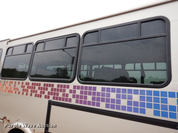 image for item IN9927 2010 Ford F650  shuttle bus