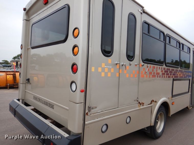 image for item IN9927 2010 Ford F650  shuttle bus