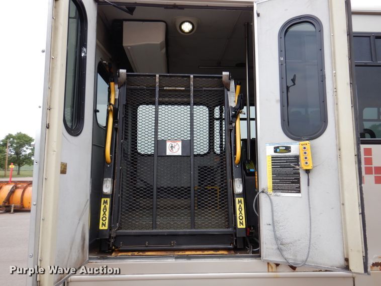 image for item IN9927 2010 Ford F650  shuttle bus