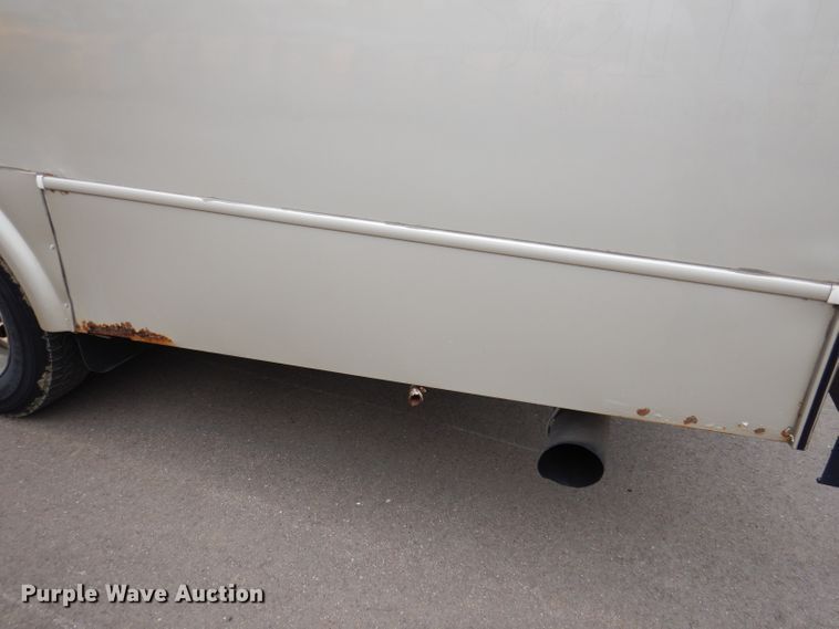 image for item IN9927 2010 Ford F650  shuttle bus