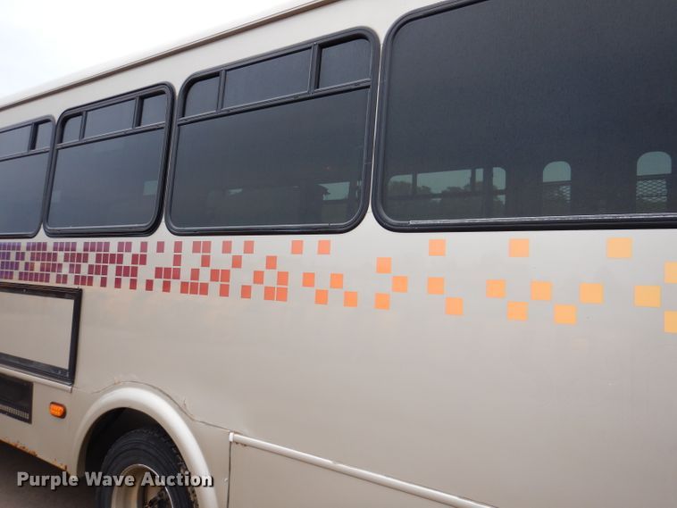 image for item IN9927 2010 Ford F650  shuttle bus