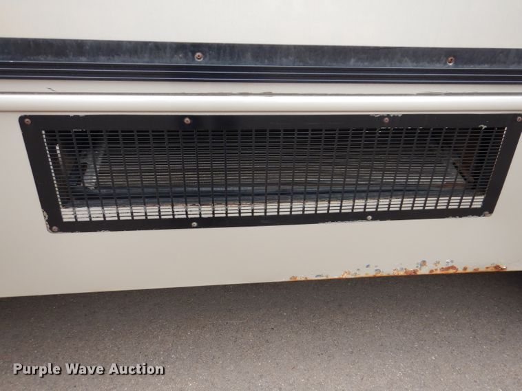 image for item IN9927 2010 Ford F650  shuttle bus