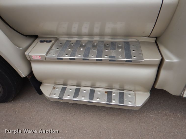 image for item IN9927 2010 Ford F650  shuttle bus