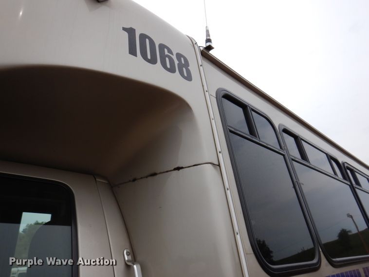 image for item IN9927 2010 Ford F650  shuttle bus