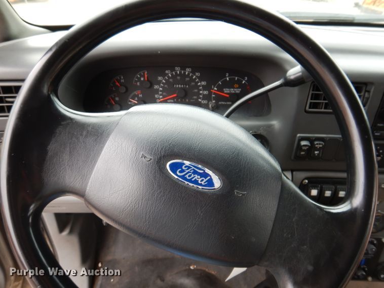 image for item IN9927 2010 Ford F650  shuttle bus