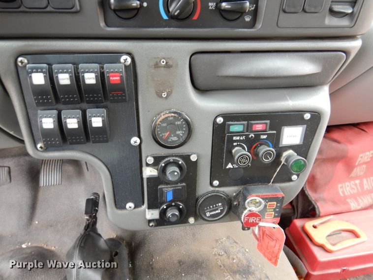 image for item IN9927 2010 Ford F650  shuttle bus