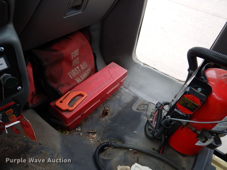 image for item IN9927 2010 Ford F650  shuttle bus