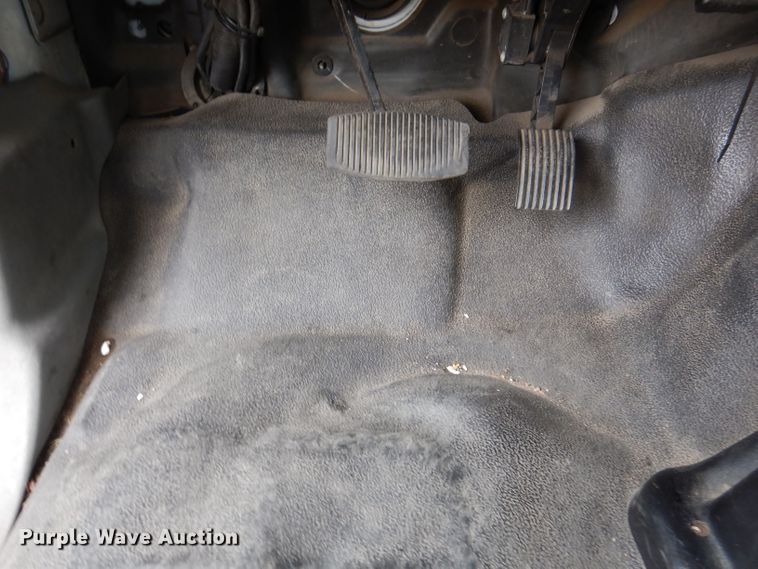 image for item IN9927 2010 Ford F650  shuttle bus