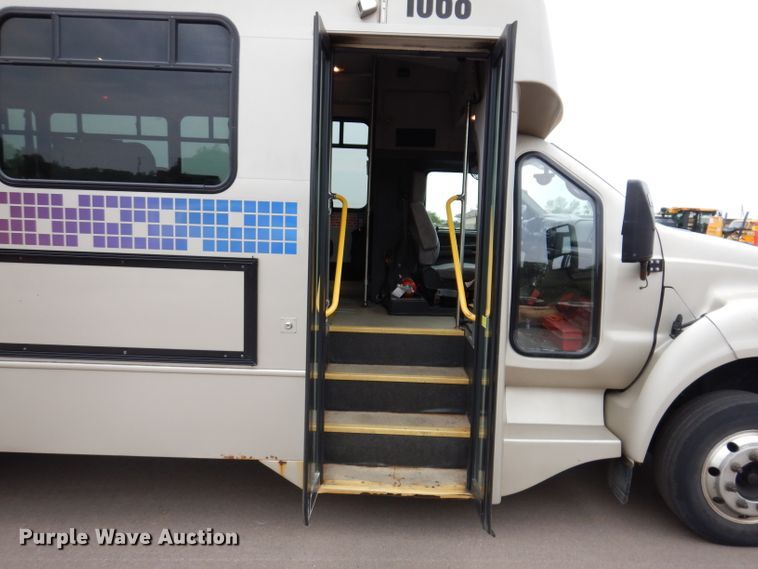 image for item IN9927 2010 Ford F650  shuttle bus