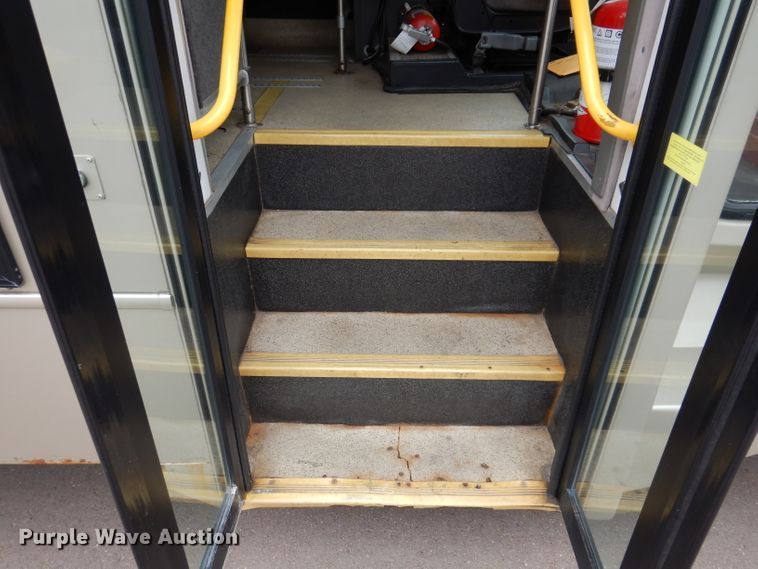 image for item IN9927 2010 Ford F650  shuttle bus