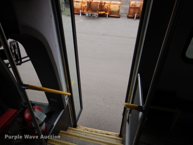 image for item IN9927 2010 Ford F650  shuttle bus