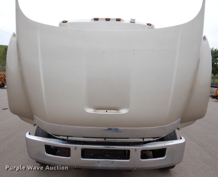 image for item IN9927 2010 Ford F650  shuttle bus