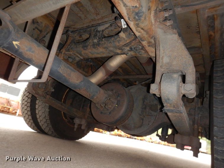 image for item IN9927 2010 Ford F650  shuttle bus