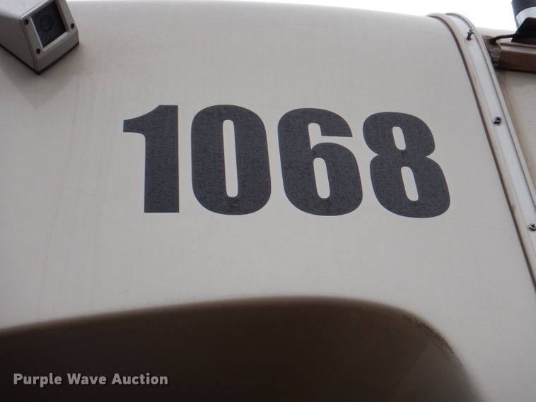 image for item IN9927 2010 Ford F650  shuttle bus