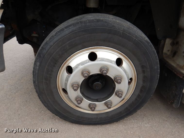 image for item IN9927 2010 Ford F650  shuttle bus