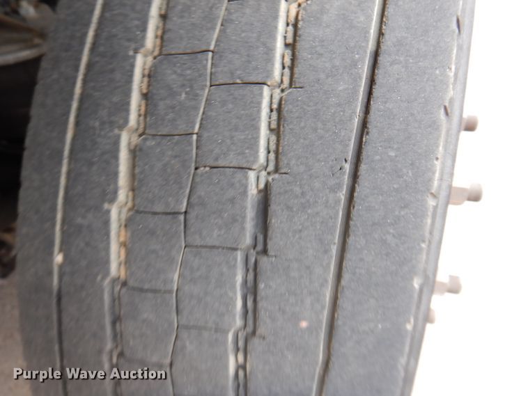 image for item IN9927 2010 Ford F650  shuttle bus