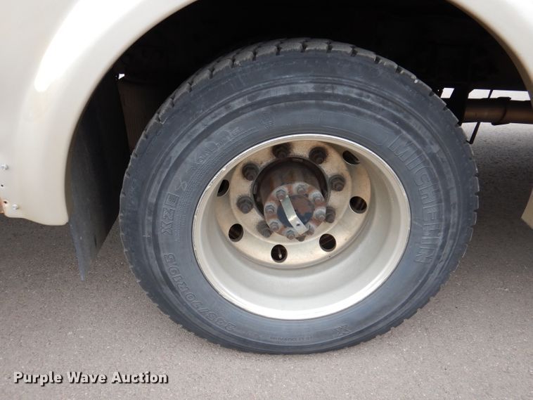 image for item IN9927 2010 Ford F650  shuttle bus