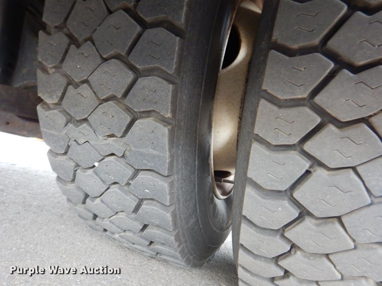 image for item IN9927 2010 Ford F650  shuttle bus